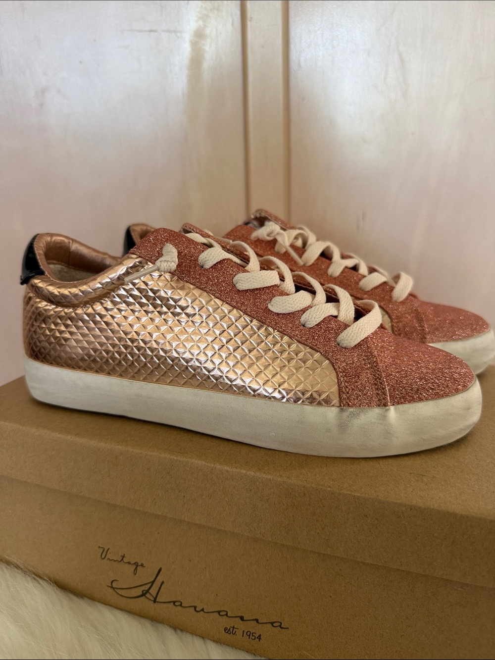 Vintage Havana NIB ELSA Metallic Rose Gold Low-Top Distressed 7 Sneakers